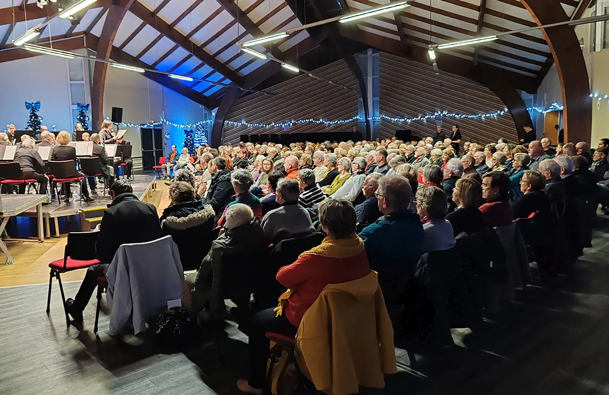 Public assis face à l’Orchestre d’harmonie de Golbey — concert de Sainte-Cécile du 7 décembre 2025 à Golbey