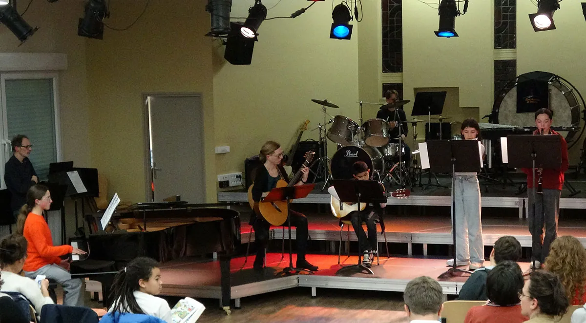 Groupe d’adolescents jouant en petit ensemble — auditions du 12 décembre 2025 à l’École de musique de Golbey