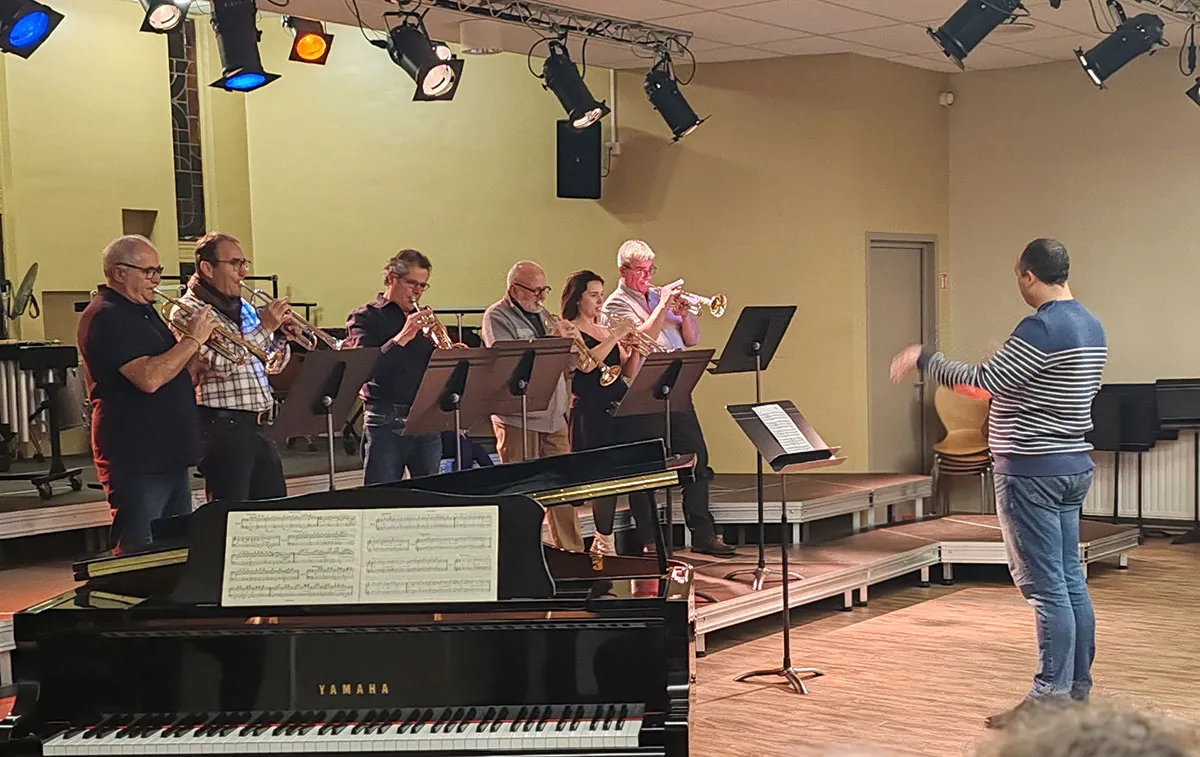 Ensemble de trompettes Magic Trumpets jouant devant le public — auditions du 12 décembre 2025 à l’École de musique de Golbey