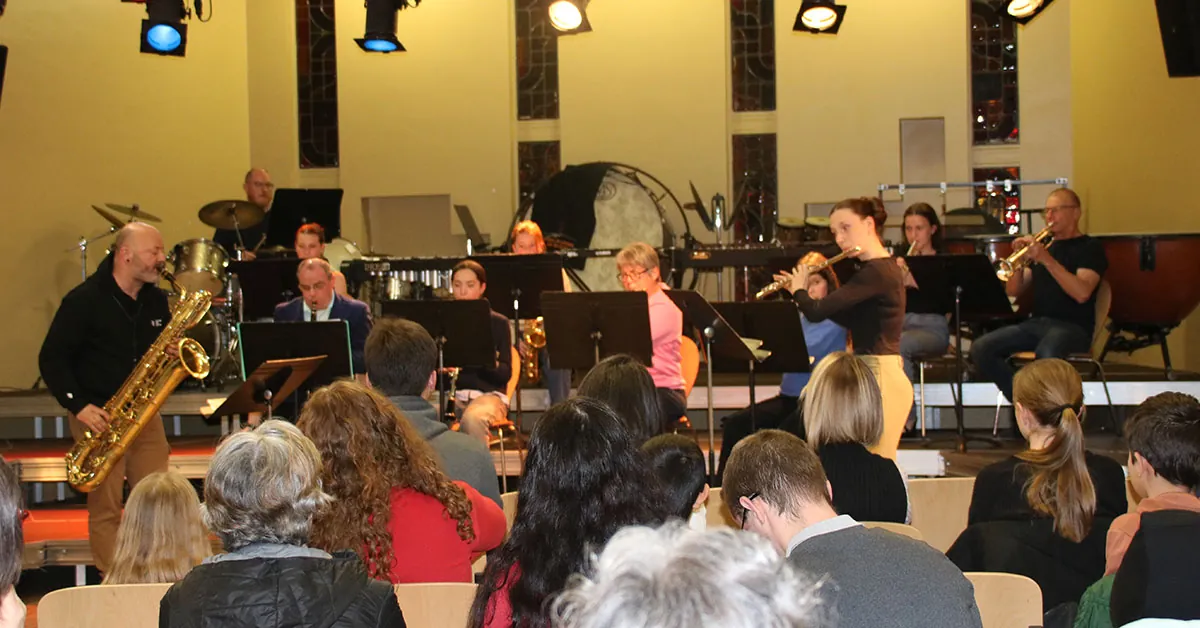Ensemble de la classe d’orchestre devant le public — auditions de printemps du 10 avril 2026 à l’École de musique de Golbey