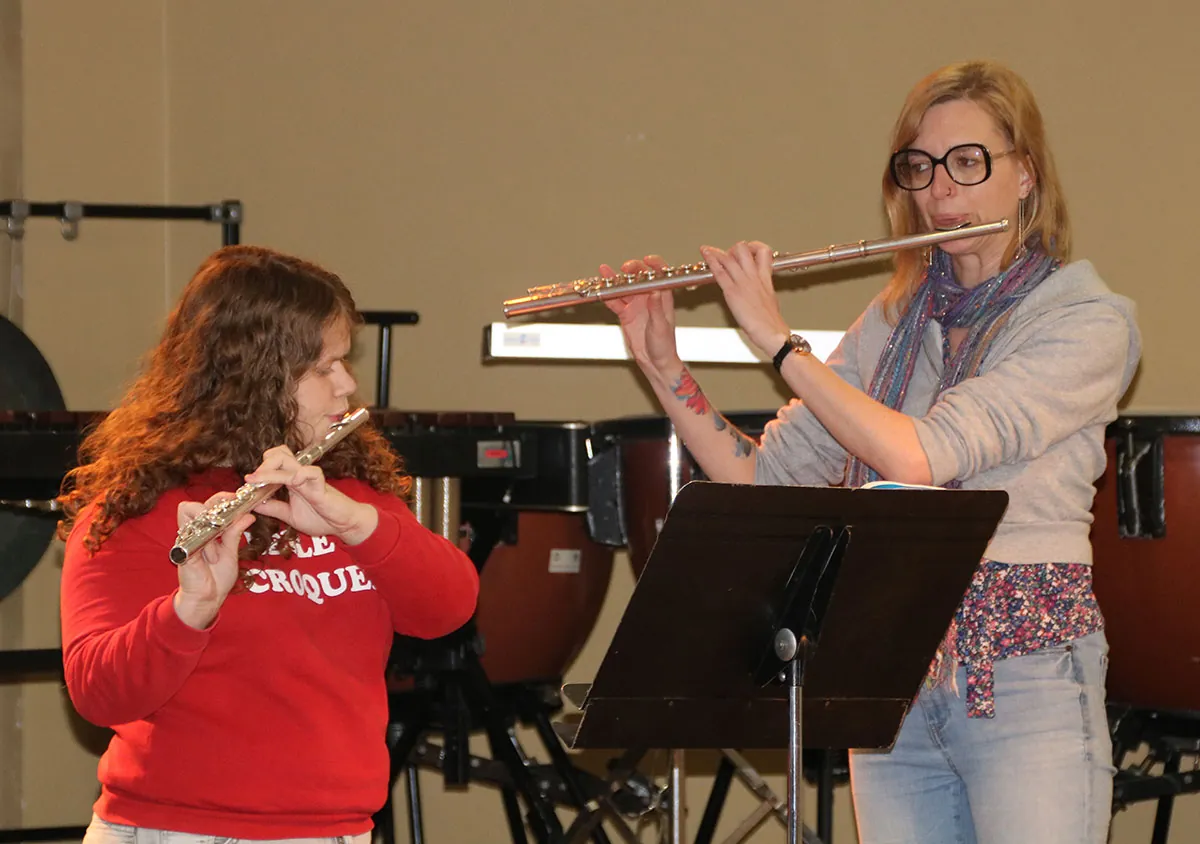 Duo de flûtistes jouant de la flûte traversière — auditions de printemps du 10 avril 2026 à l’École de musique de Golbey