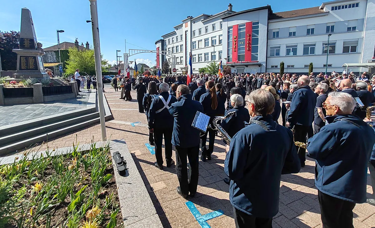 Rassemblement autour du monument aux morts de Golbey — cérémonie du 8-Mai 2026 à Golbey