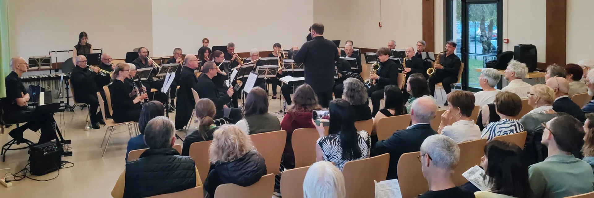 Vue panoramique de l’Orchestre d’harmonie de Golbey — concert de printemps du 9 mai 2026 à Uxegney