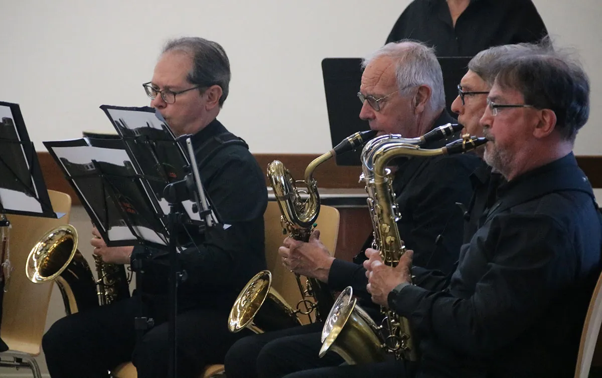 Saxophonistes jouant ensemble au sein de la formation — concert de printemps du 9 mai 2026 à Uxegney