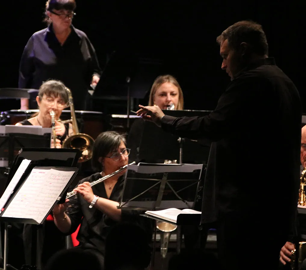 Chef d’orchestre dirigeant l’Orchestre d’harmonie de Golbey — concert de printemps du 10 mai 2026 à Golbey