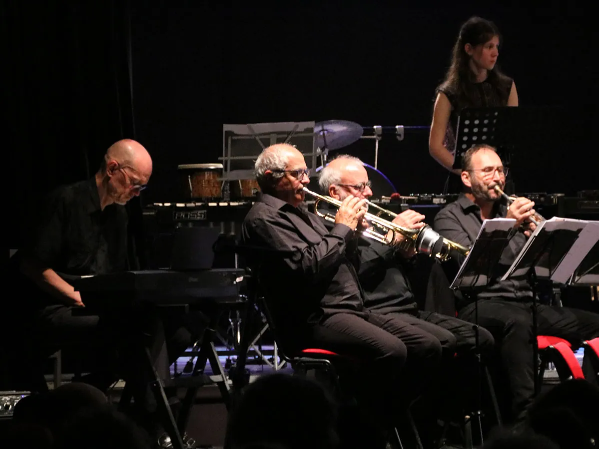 Musiciens des différents pupitres jouant ensemble — concert de printemps du 10 mai 2026 à Golbey