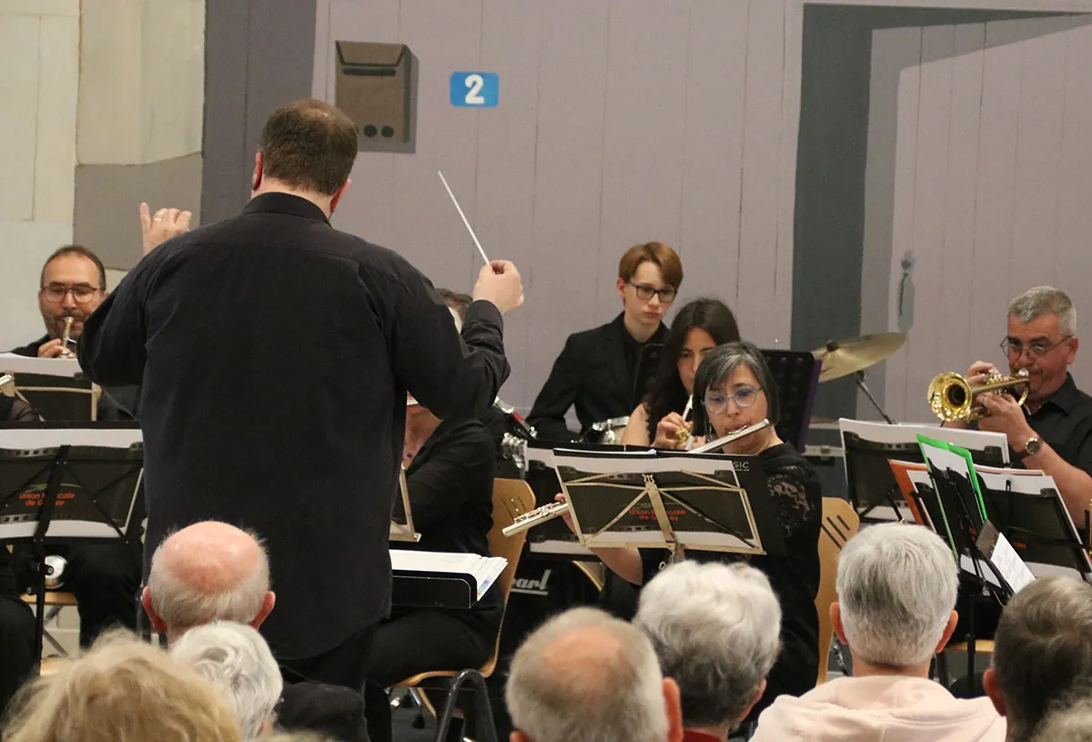 Chef d’orchestre dirigeant l’Orchestre d’harmonie de Golbey — concert de printemps du 17 mai 2026 à Jeuxey