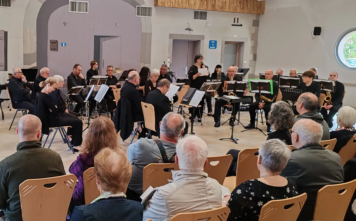 Prise de parole devant les musiciens et le public — concert de printemps du 17 mai 2026 à Jeuxey