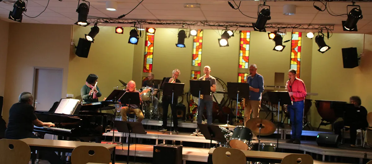 Vue générale des musiciens de l’atelier jazz et des participants à la jam session — jam session jazz du 19 mai 2026 à Golbey