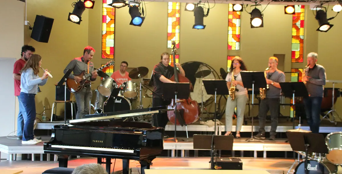 Musiciens de l’atelier jazz de Mirecourt réunis sur scène — jam session jazz du 19 mai 2026 à Golbey