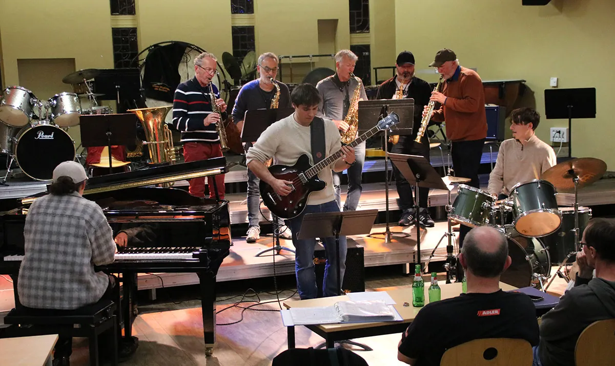 Piano, basse et batterie réunis dans une petite formation pendant la jam session jazz du 19 mai 2026 à Golbey