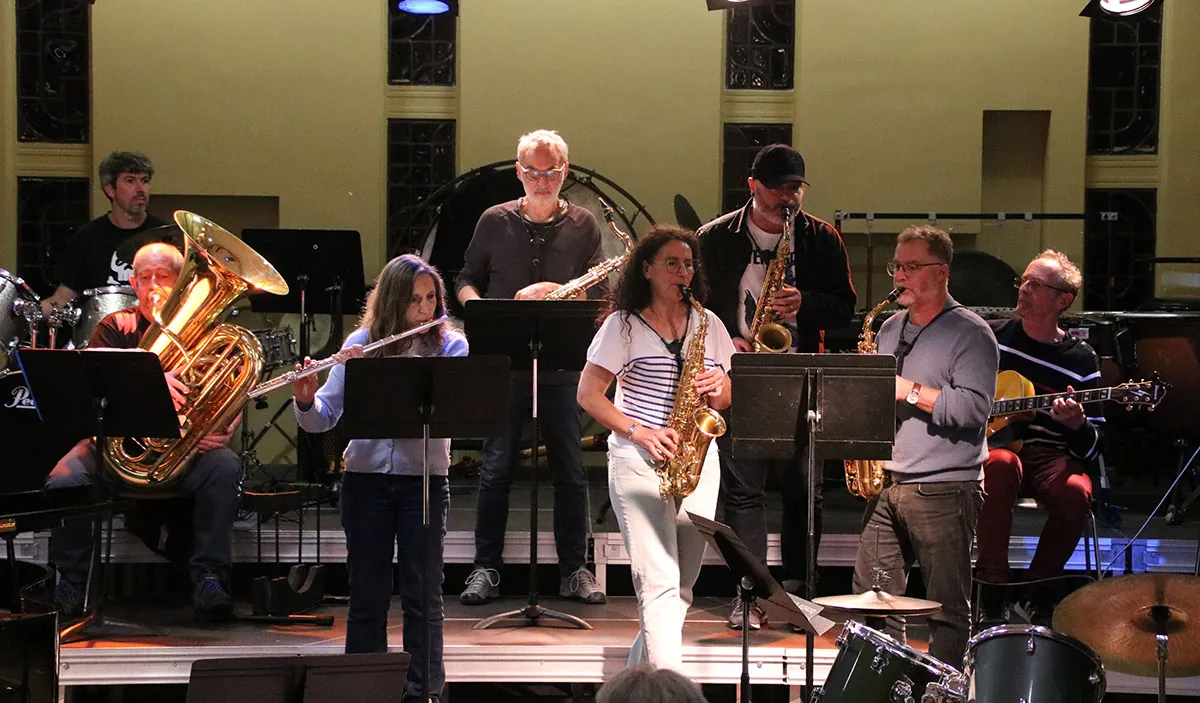 Flûte, saxophone, cuivres et section rythmique réunis pour une improvisation à la jam session jazz du 19 mai 2026 à Golbey