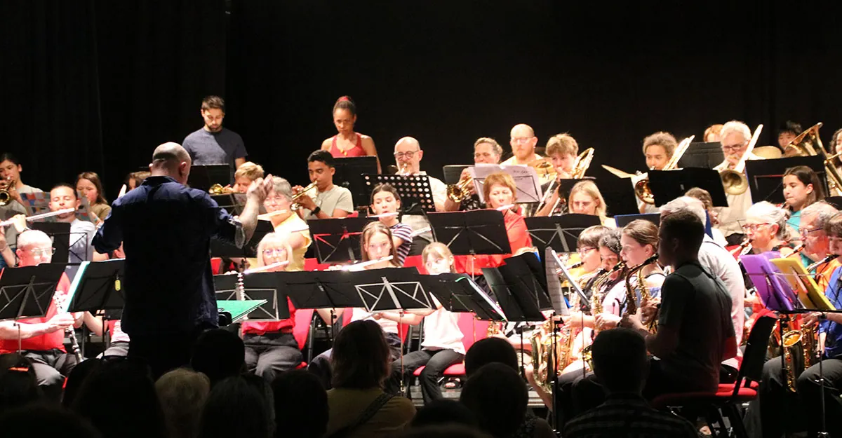 Musiciens réunis derrière leurs pupitres — concert des classes d’orchestre du 24 mai 2026 à Golbey