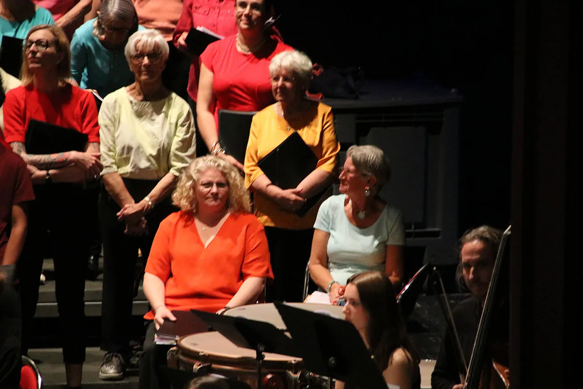 Concert Dogora du 6 juin 2026 à La Rotonde de Thaon-les-Vosges : choristes réunis sur scène