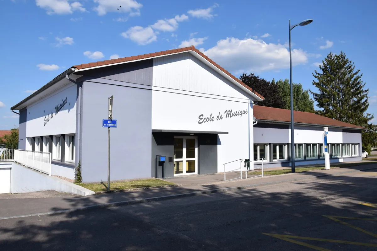 Façade des locaux de l’École de musique de Golbey