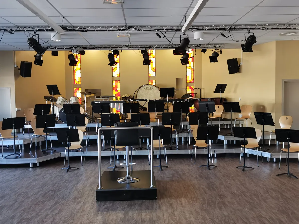 Salle de l’Orchestre d’harmonie de Golbey préparée avant l’arrivée des musiciens — 2 septembre 2023