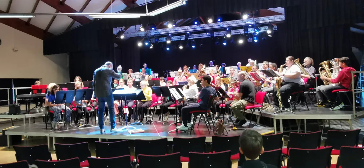 Orchestre junior Golbey–Vittel–Vandœuvre en répétition sur scène — 26 mai 2024