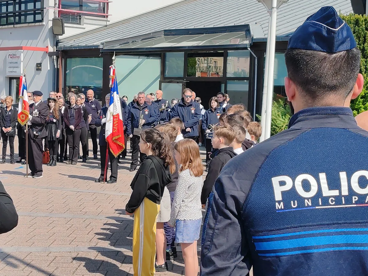 Ceremonie 8 mai Golbey chant ecoliers, 8 mai 2025