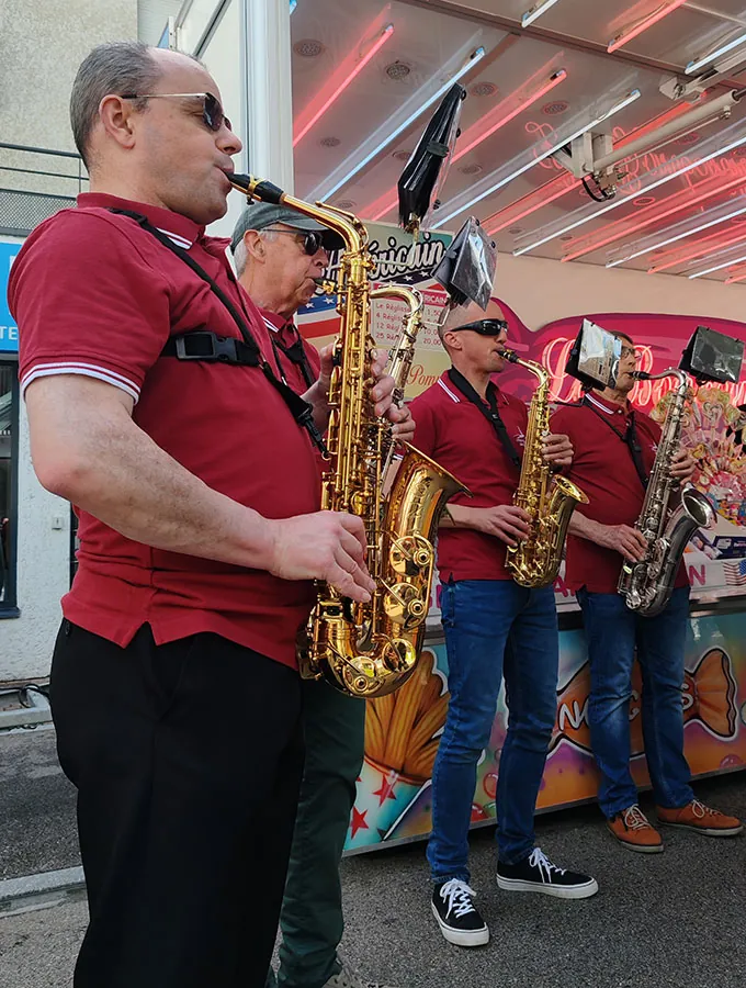 Pupitre de saxophones — Foire aux beignets râpés à Golbey, 29 mai 2025