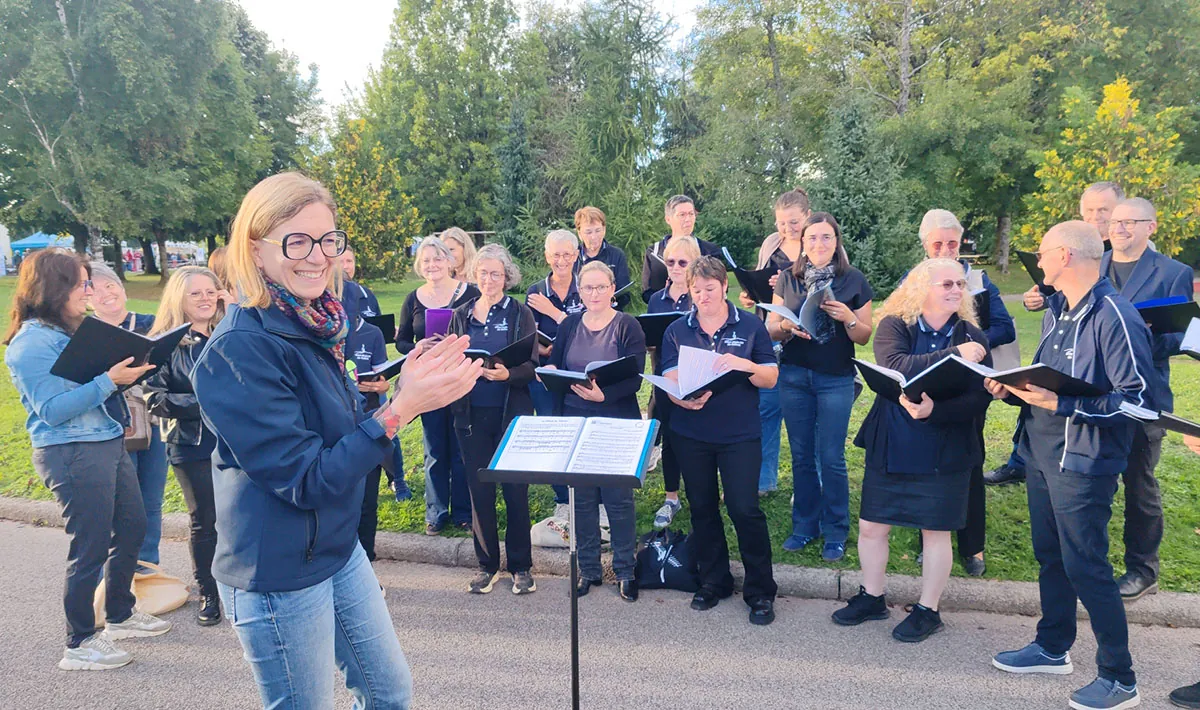 Chorale avec sa cheffe de chœur — soirée des associations à Golbey, 5 septembre 2025