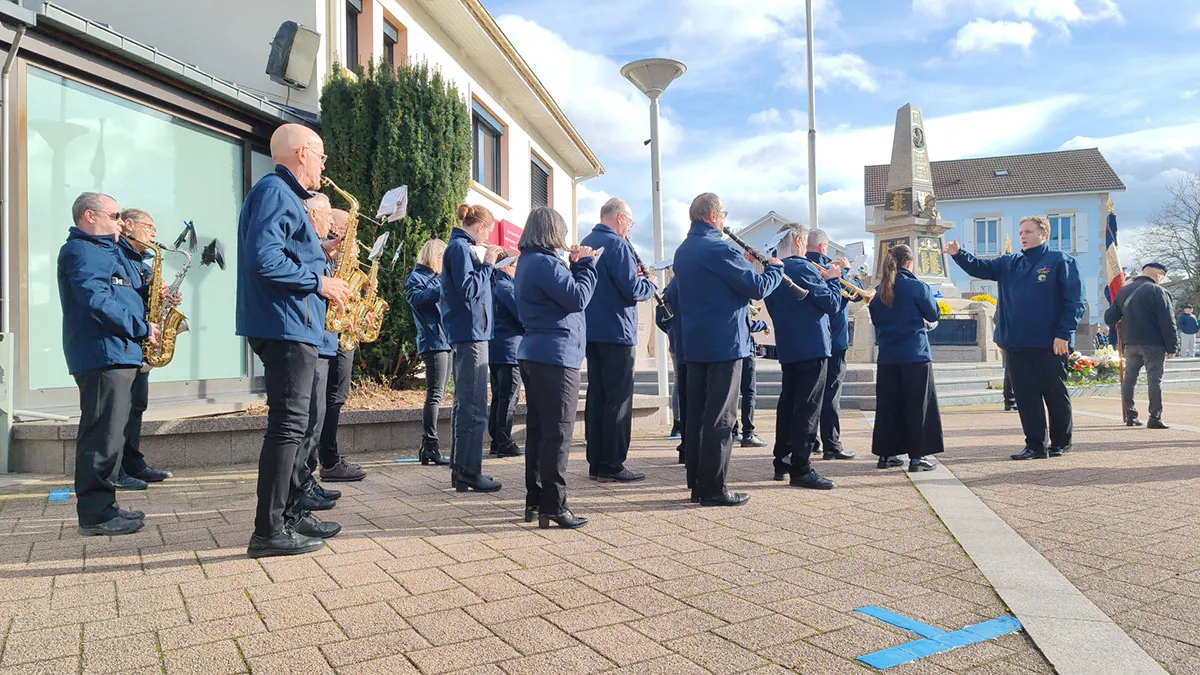 Un groupe de musiciens jouant ensemble — la cérémonie de l’Armistice du 11-Novembre, 11 novembre 2025