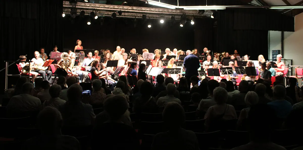 Le public assis face aux musiciens — un concert de classes d’orchestre, 24 mai 2026