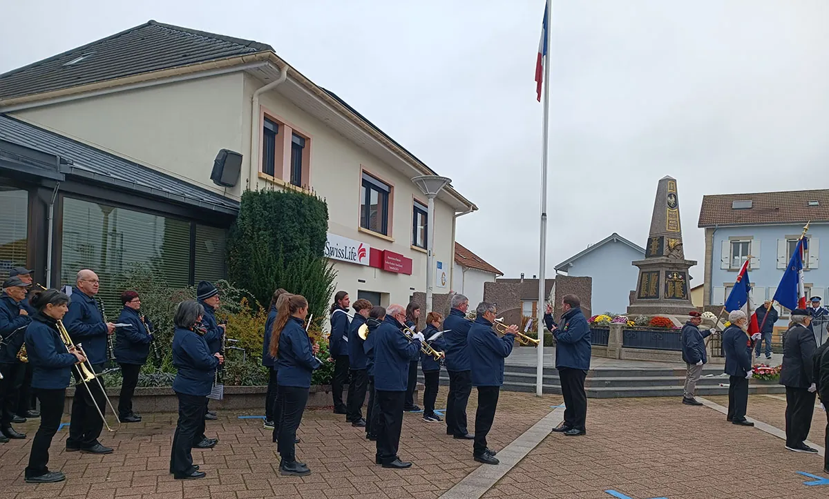 Musiciens de l’harmonie pendant la cérémonie de l’Armistice 2024 à Golbey