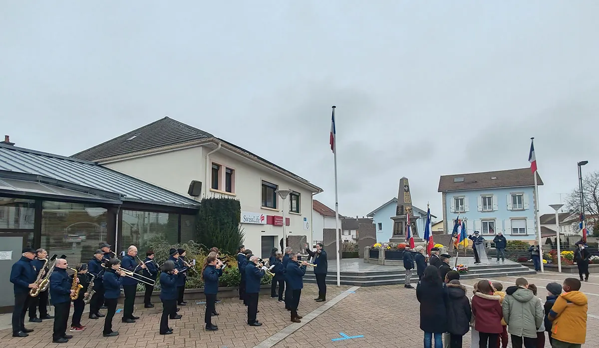 Orchestre d’harmonie interprétant La Marseillaise à l’Armistice 2024 à Golbey