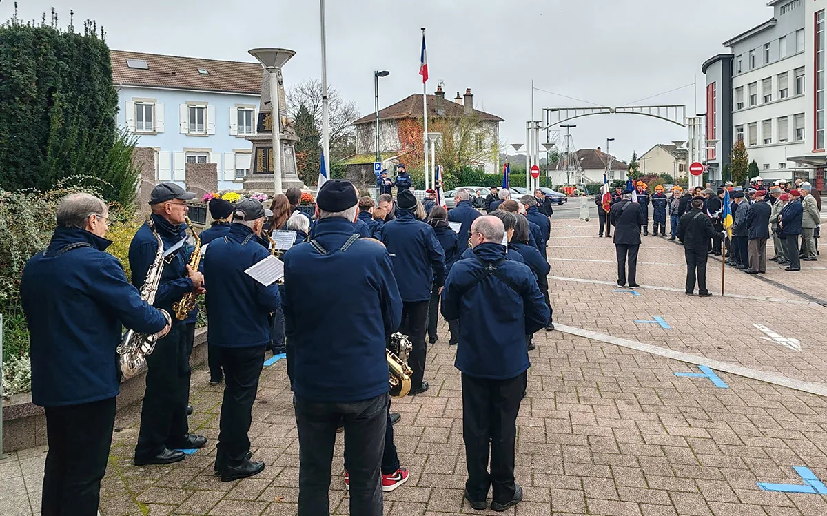 Orchestre d’harmonie face au rassemblement du 11-Novembre 2024 à Golbey