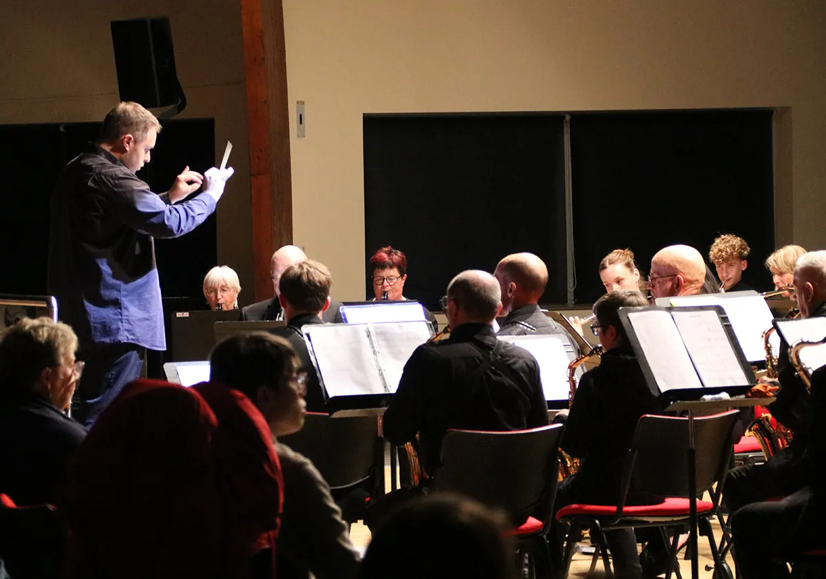 Chef bat mesure — concert de Sainte-Cécile au Centre culturel de Golbey