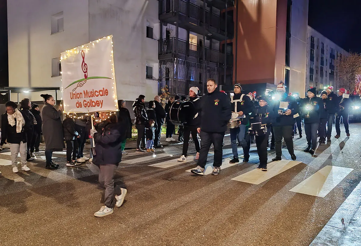 Union Musicale de Golbey réunie autour de sa bannière à Saint-Nicolas 2024