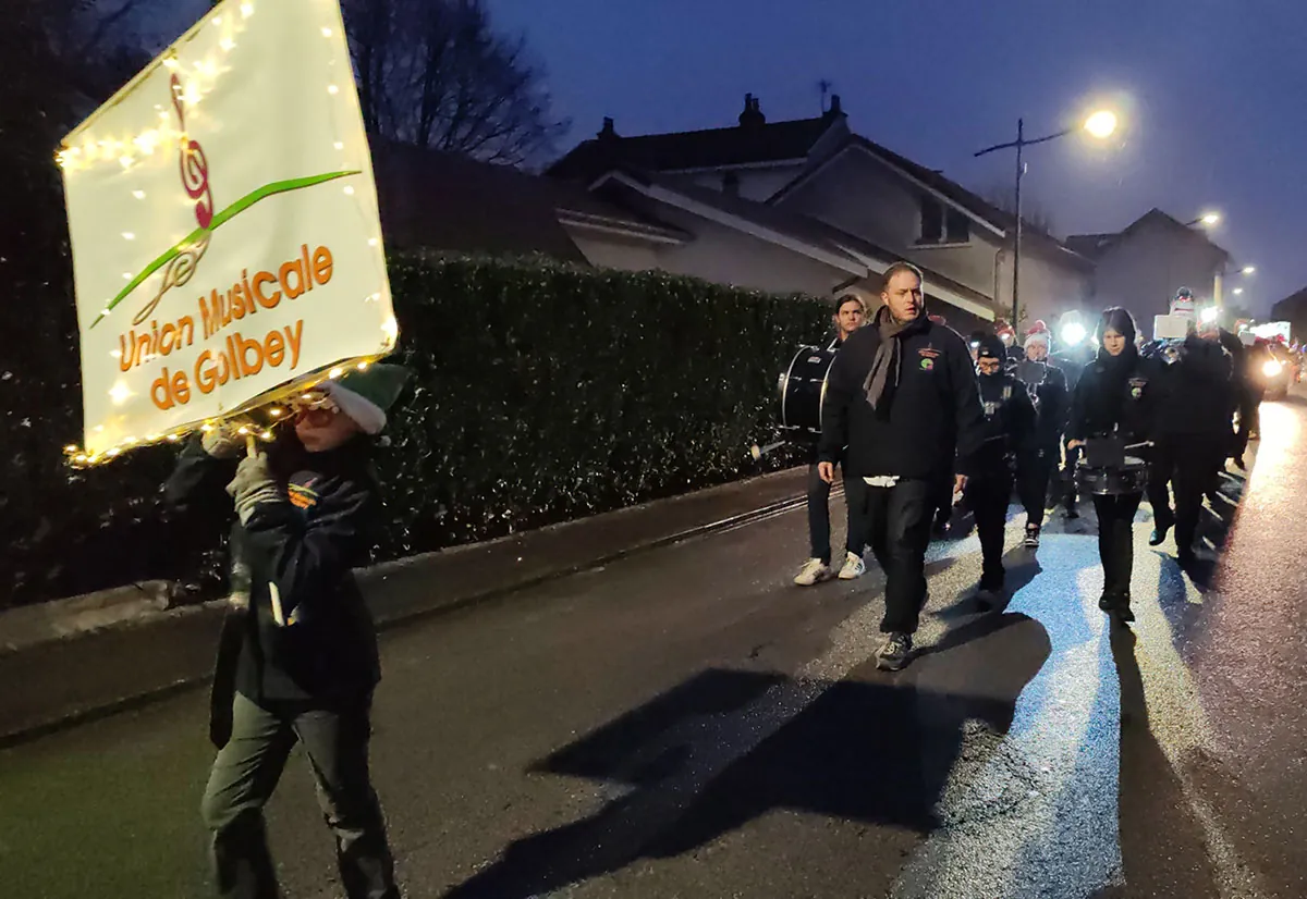 Defile char — parade de Noël à Golbey