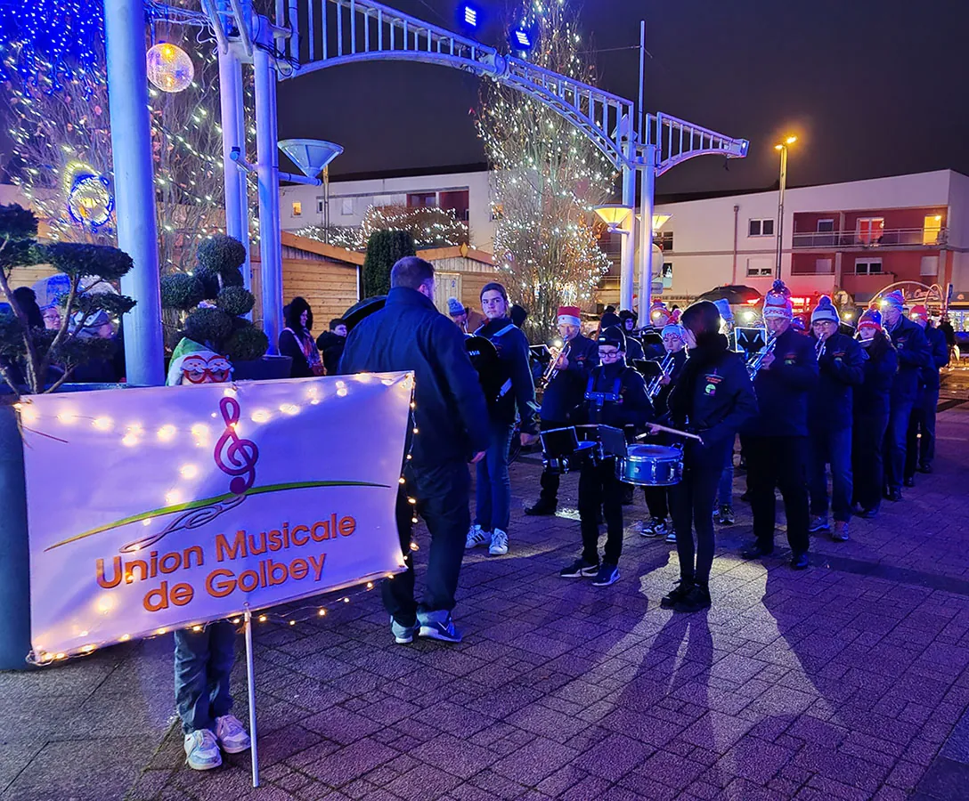 Marché de Noël — parade de Noël à Golbey