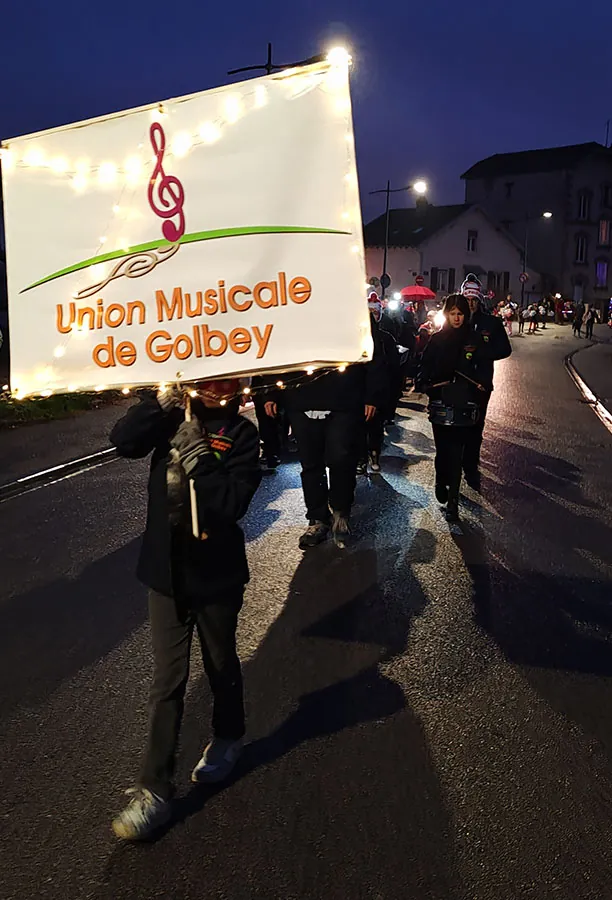 Orchestre d’harmonie — parade de Noël à Golbey