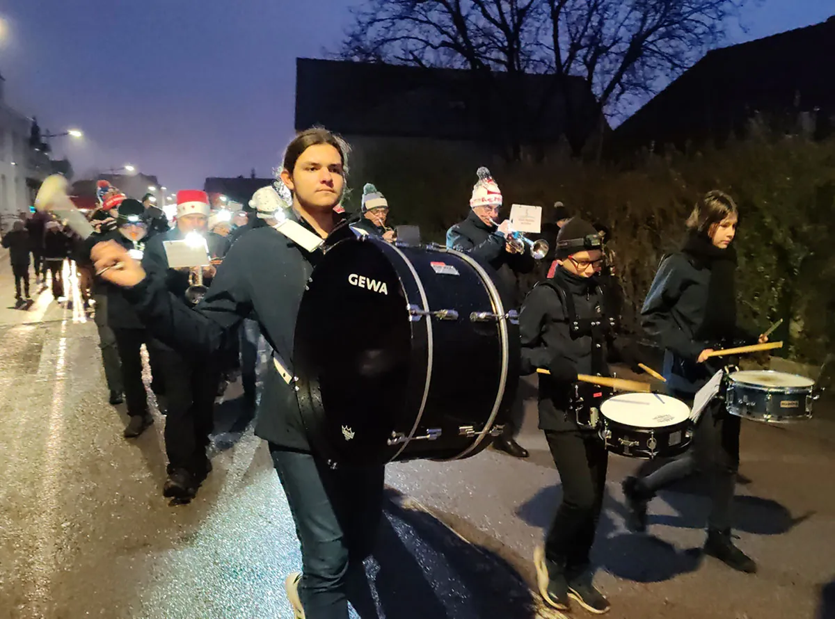 Percussionnistes — parade de Noël à Golbey