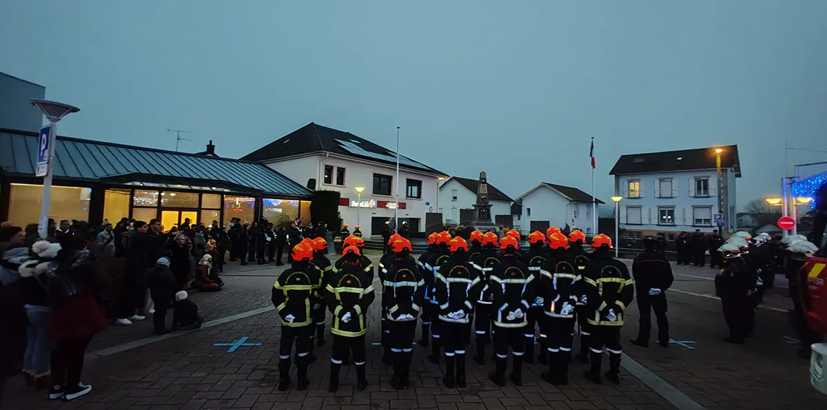Jeunes sapeurs-pompiers en formation à la Sainte-Barbe 2024 à Golbey