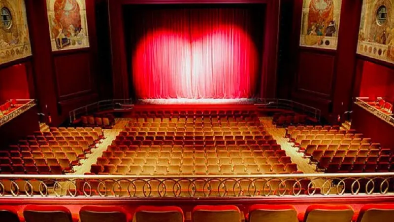 Salle de spectacle de la Rotonde de Thaon-les-Vosges vue depuis la scène