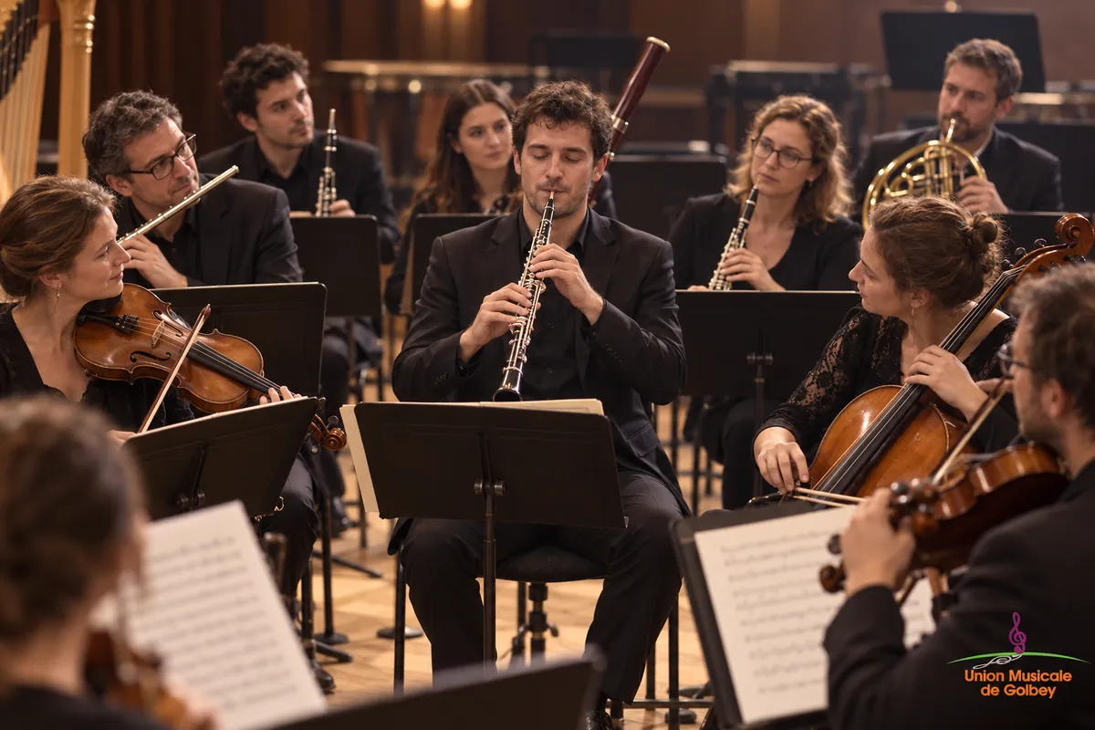 Les musiciens d’un orchestre prennent le hautbois comme référence pour accorder leurs instruments.