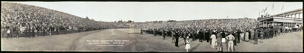 Foule réunie à San Diego pour le discours de Woodrow Wilson en septembre 1919