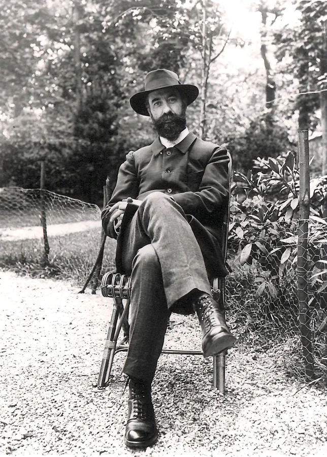 Portrait en noir et blanc du compositeur français Charles Koechlin en 1912