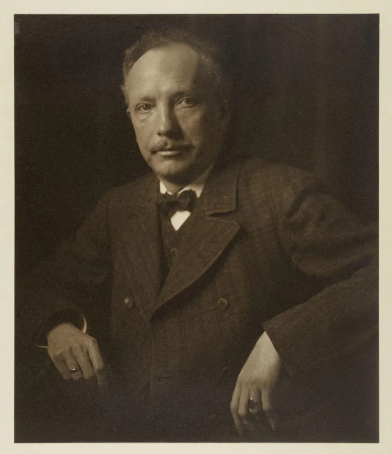 Portrait en noir et blanc de Richard Strauss photographié en 1914 par Rudolf Dührkoop.
