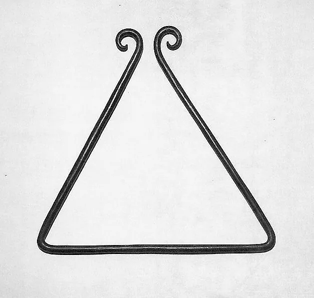 Triangle musical allemand en fer datant du début du XIXe siècle